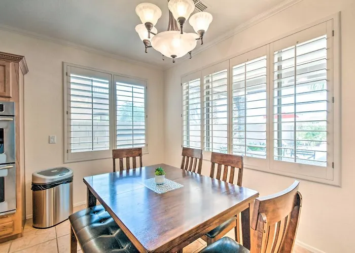 Holiday home Pool, Game & Views! Laveen Village Getaway *