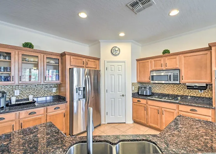 Holiday home Pool, Game & Views! Laveen Village Getaway *